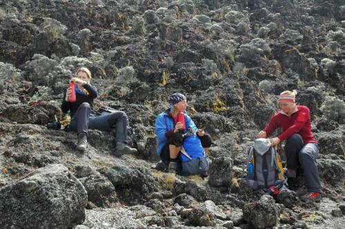 P1010536 Z366 Zwischen Barrancokessel Karangahütte