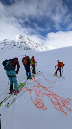 20220405090436 00049